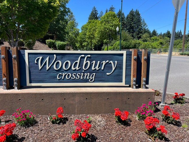 Building Photo - LIKE NEW Truly a MUST SEE! Move-in Ready