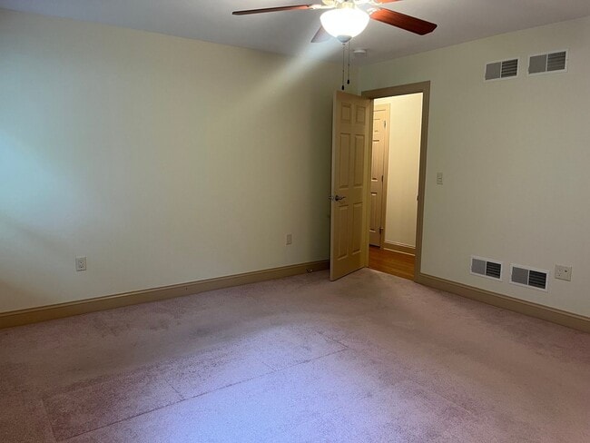 Building Photo - Now Leasing – Beautiful Well Maintained 3-...