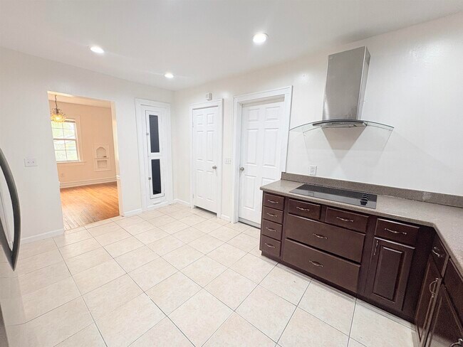 Building Photo - 212 Barbourville Dr