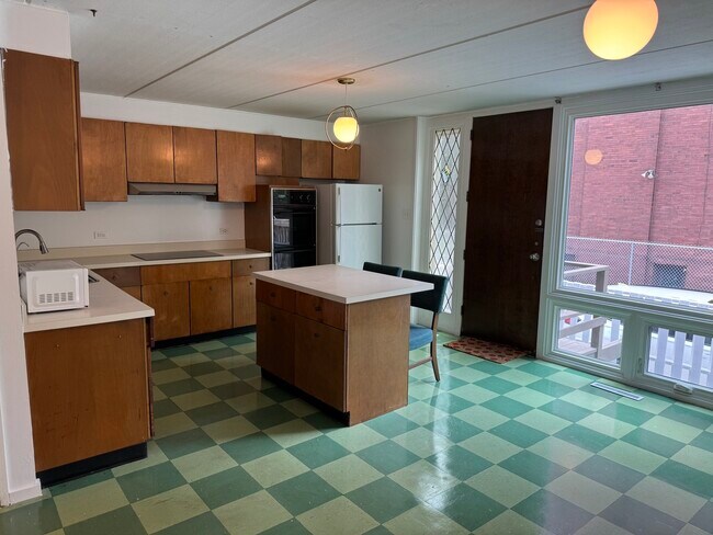 Building Photo - 5140 S Dorchester Ave