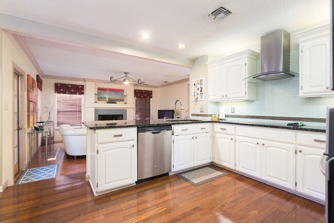 Building Photo - Beautiful 4 bedroom home in the Deerfield Subdivision