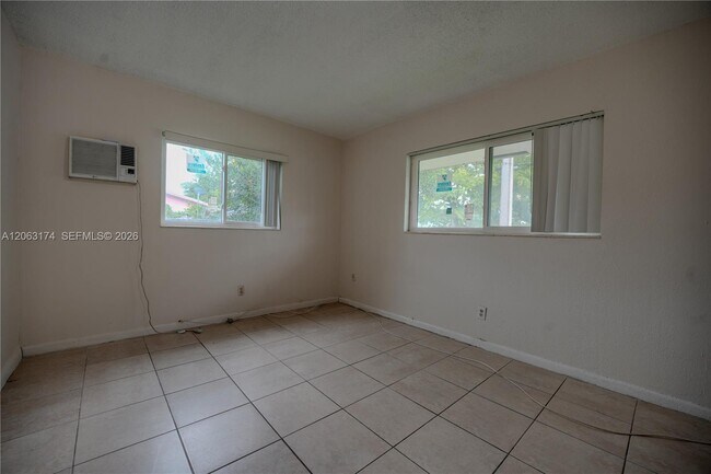 Building Photo - 715 N 58th Ave