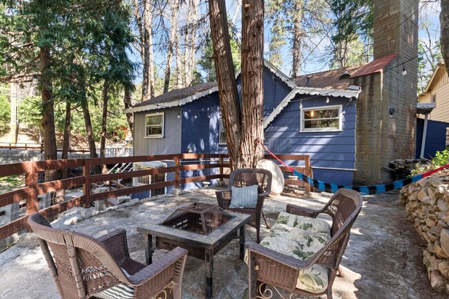 Building Photo - 407 S Dart Canyon Rd