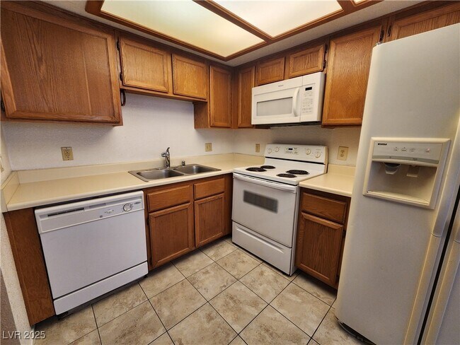 Building Photo - 1412 Oak Rock Dr