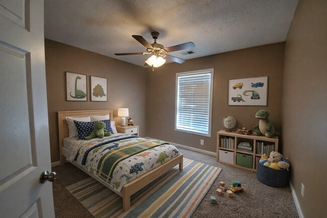 Building Photo - $250 OFF Move-In Rents Special!