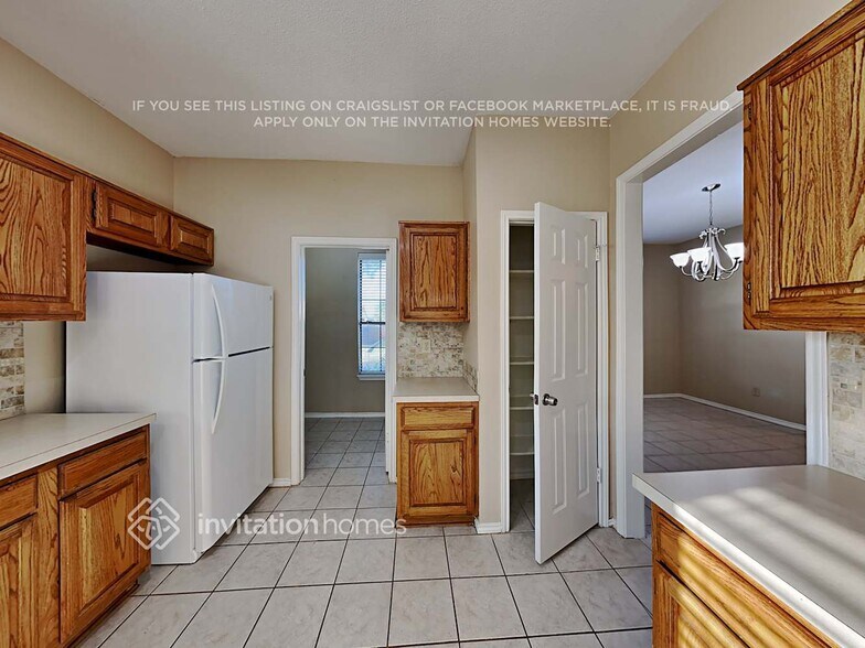 Building Photo - 2031 Crestside Dr