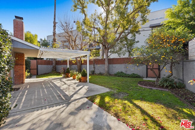 Building Photo - 12730 La Maida St