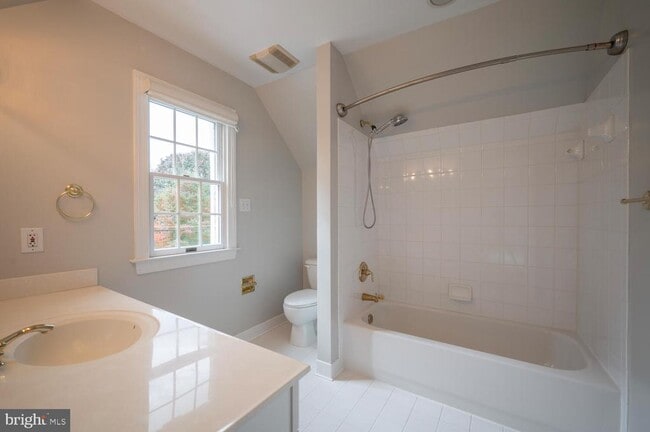 Building Photo - 119 E Jefferson St