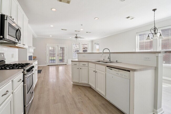 Building Photo - 16546 Cypress Thicket Dr