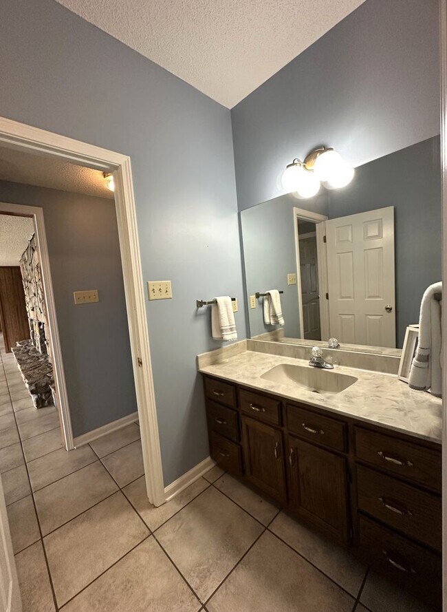 Building Photo - Gorgeous Home on the Lake in Lakeland!!