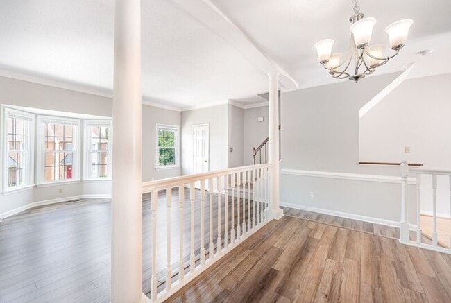 Building Photo - 204 Barrie Pl