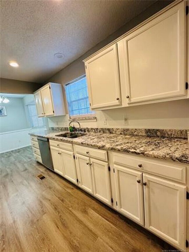 Building Photo - Beautiful 3 bed 2 bath in Union Schools