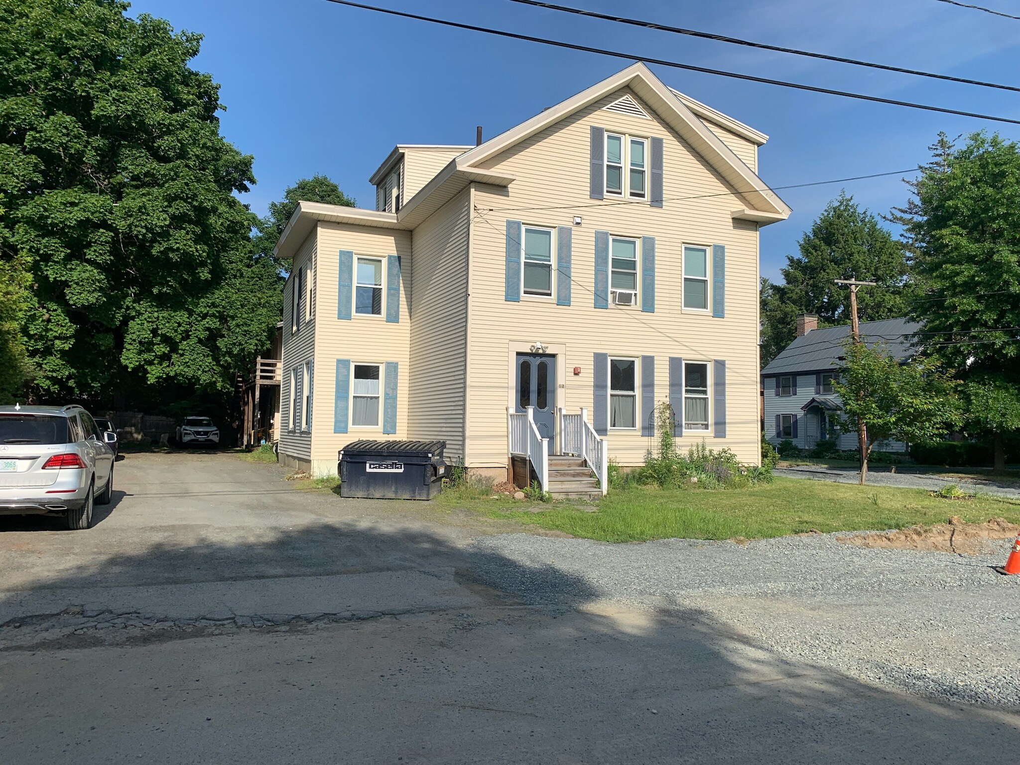 Building Photo - 52 Elm St