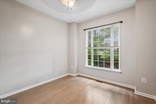 Building Photo - 905 Royal Elm Ct