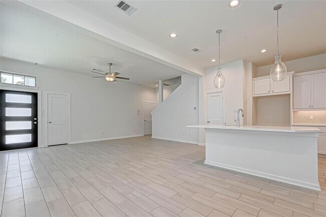 Building Photo - 580 Longleaf Pine Dr