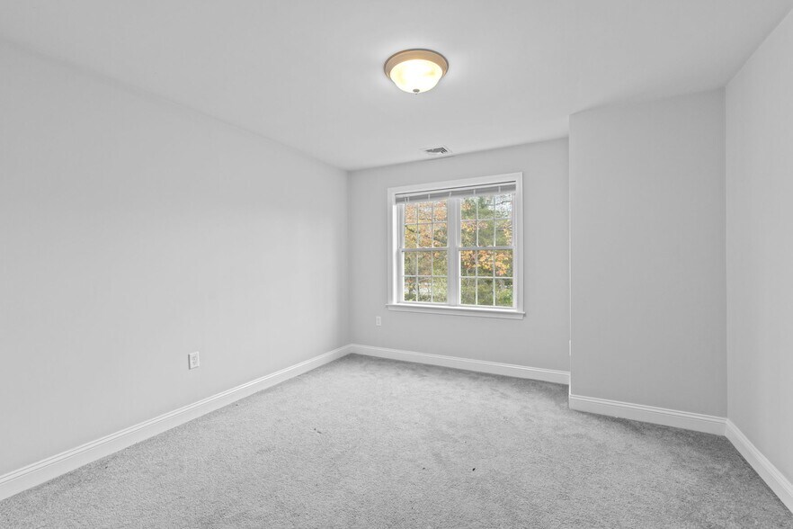 Building Photo - 145 Driftway