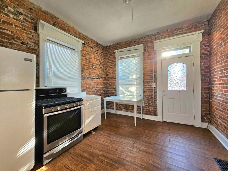 Building Photo - 403 Burns Ave