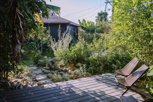 Building Photo - 3 Bedrooms + 2 Bathrooms | Midtown Ventura | Furnished or Unfurnished