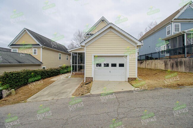Building Photo - Prelease for June 15th, 2026- 3 Bedroom, 2...