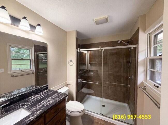 Building Photo - 4321 NW Briarcliff Ln