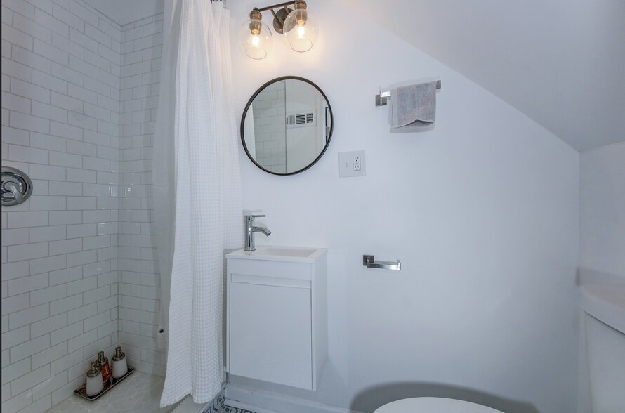 Bathroom - 5403 Chillum Pl NE