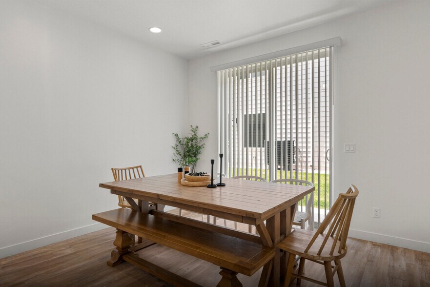 Building Photo - 569 Richland Vly St