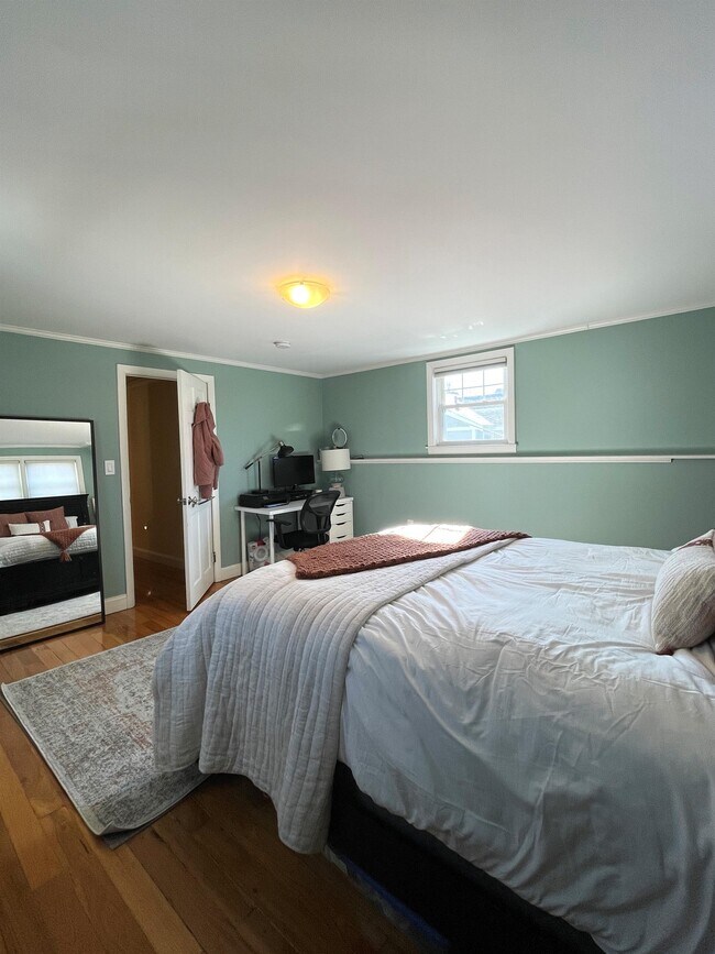 Building Photo - 36 Burroughs St