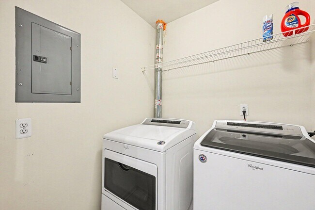 Building Photo - 2878 Barclay Wy
