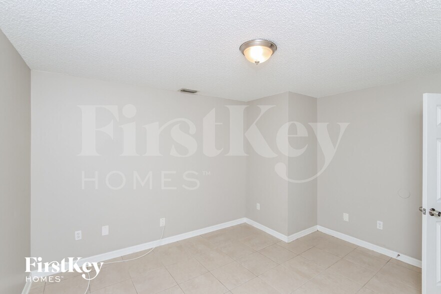 Building Photo - 2655 San Filippo Dr SE