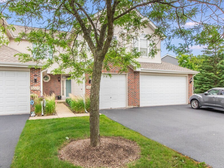 Building Photo - 3023 Anton Dr