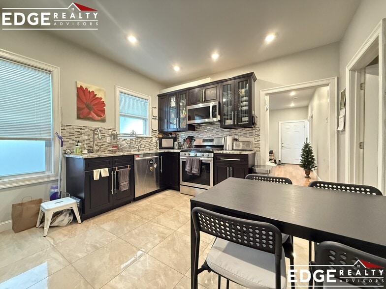 Building Photo - 82 Newbury St