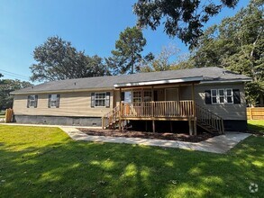 Building Photo - Spacious 4-Bed, 3-Bath Retreat on Greenhil...