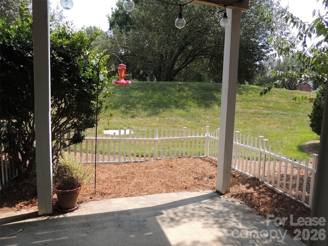 Building Photo - 9252 Kings Canyon Dr