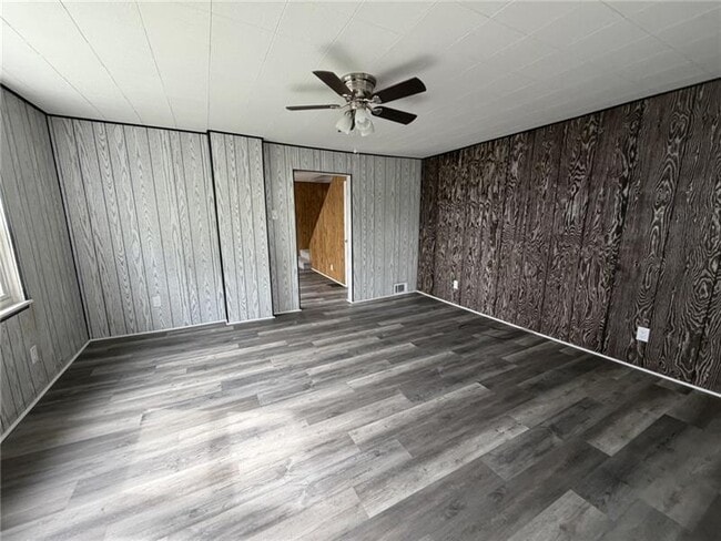 Building Photo - 1154 Eisenhower Dr