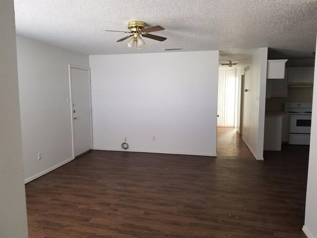 Building Photo - 1909 S Loop 289