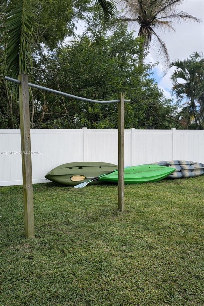 Building Photo - 6527 NW 2nd St