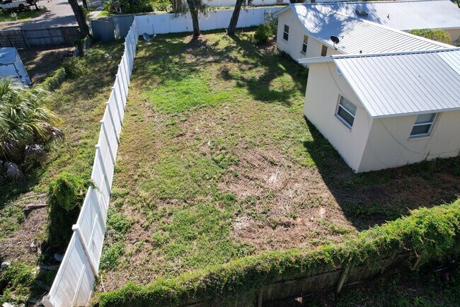 Building Photo - 3 Bedroom - 2 Bath - 2 Car Garage - Fenced Yard