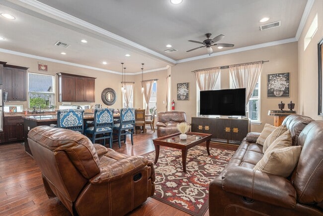 Building Photo - 1333 N Meyer Ave