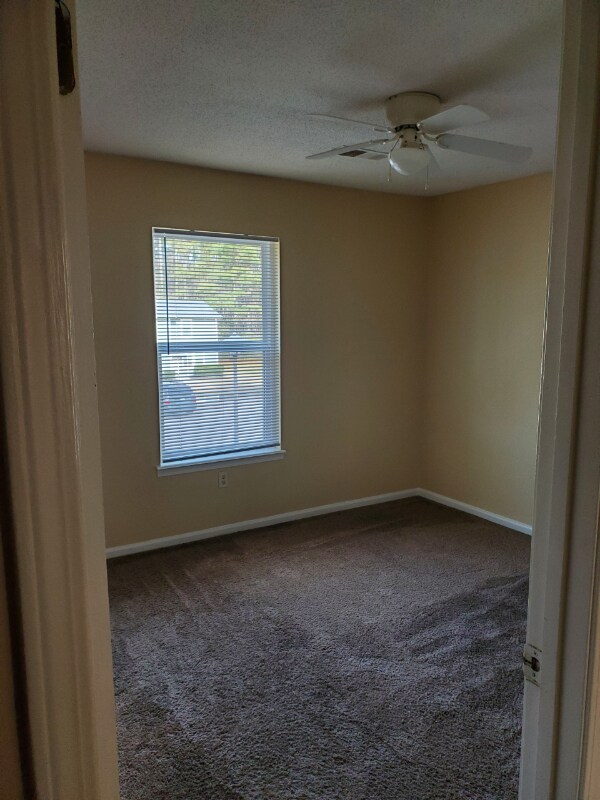 Building Photo - 6 Highwood Ct