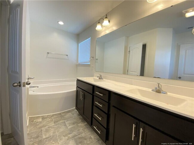 Building Photo - 140 Verdmont Dr