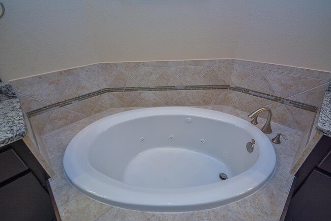 Building Photo - 15907 Court St