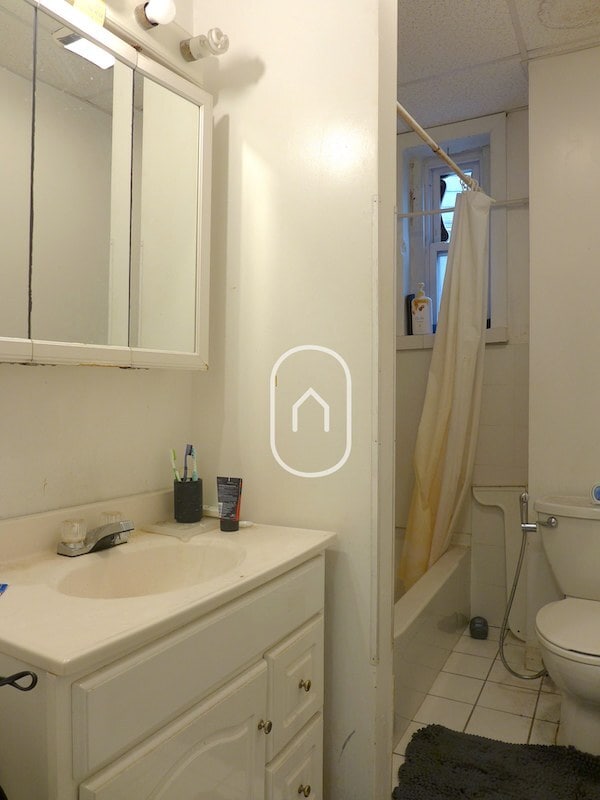 Building Photo - 19 Perry St