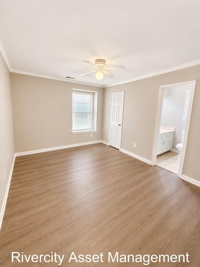 Building Photo - A Must-See GEM!!!!!! Fully renovated, fenced in yard & Pets Welcomed!!!!!!!
