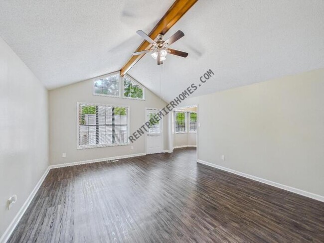 Building Photo - 303 May St