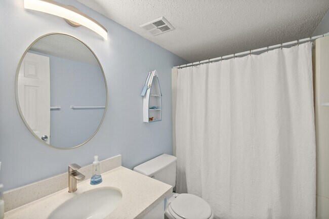 Building Photo - 909 Santa Rosa Blvd