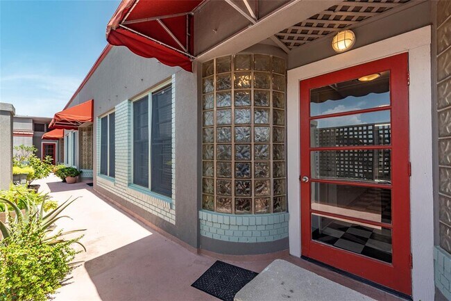 Building Photo - 1413 23rd Street Rear