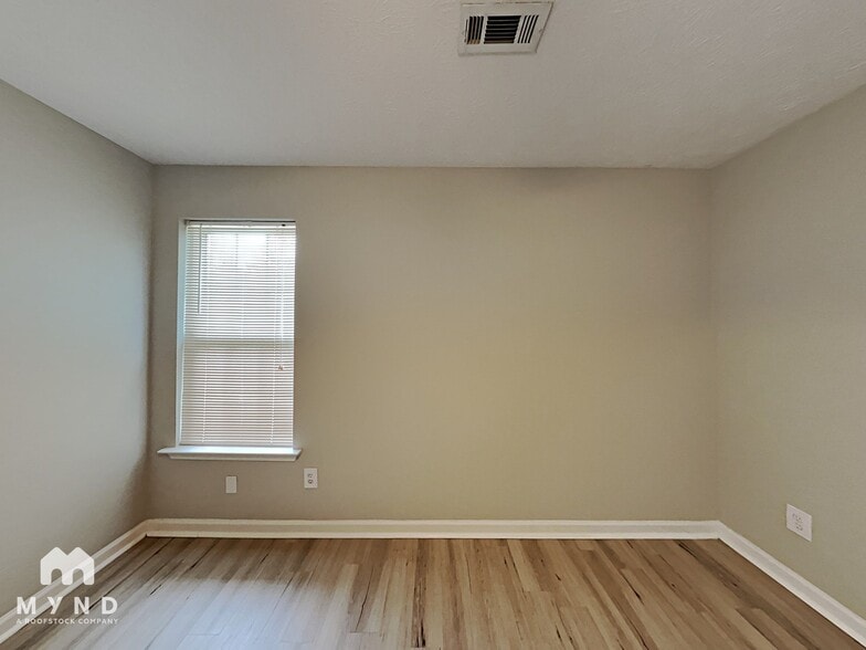 Building Photo - 11190 Knotty Pine Pl