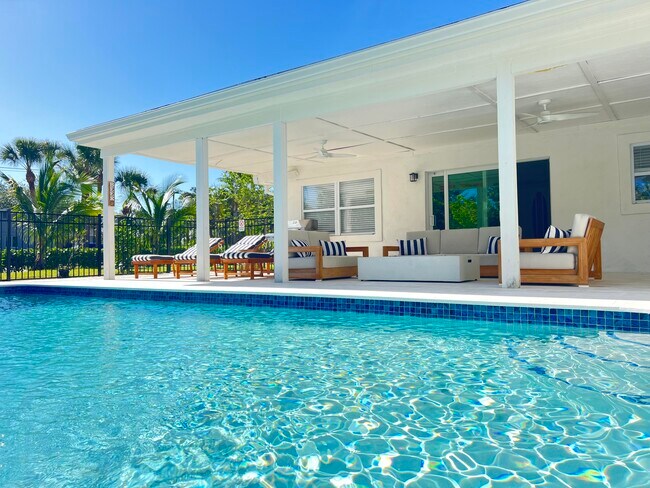 Building Photo - 9 W Riverside Dr