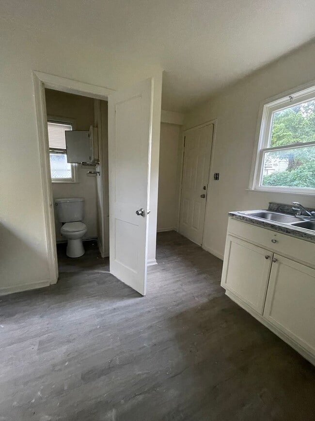 Building Photo - 1 Bedroom 1 Bath House