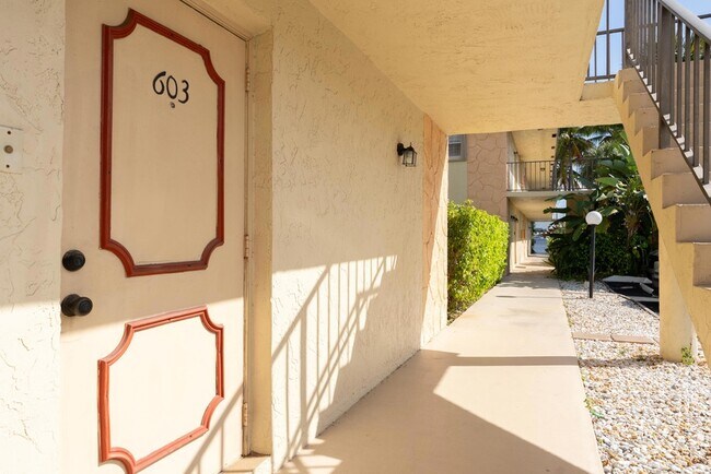 Building Photo - 720 N Dixie Hwy